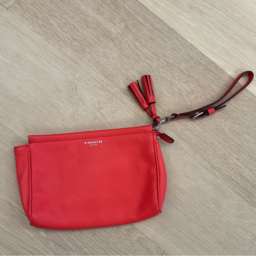 Coach purse with wristlet strap